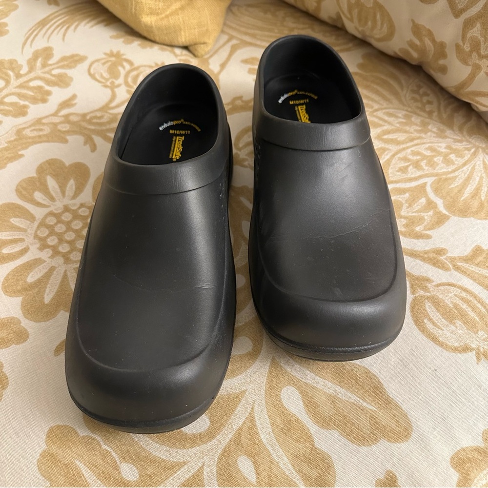 NWOT Tredsafe Rubber Shoes-Unisex